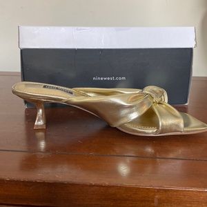 New with box Nine West Gold DIPA heels